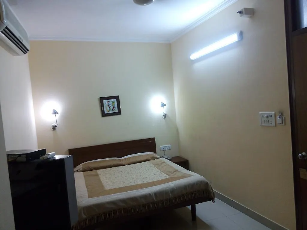 Airport Hotel New Delhi 2*,