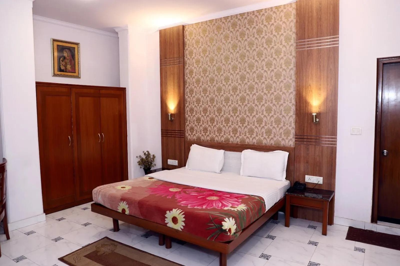 Airport Hotel New Delhi 2*,