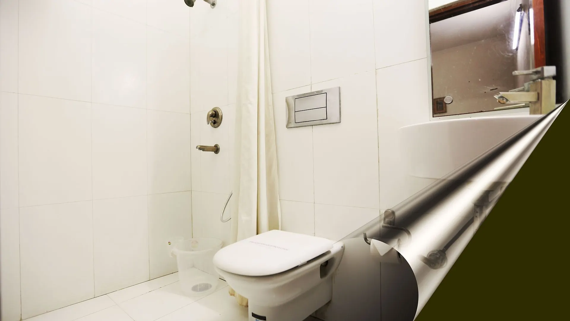 Airport Hotel New Delhi 2*,