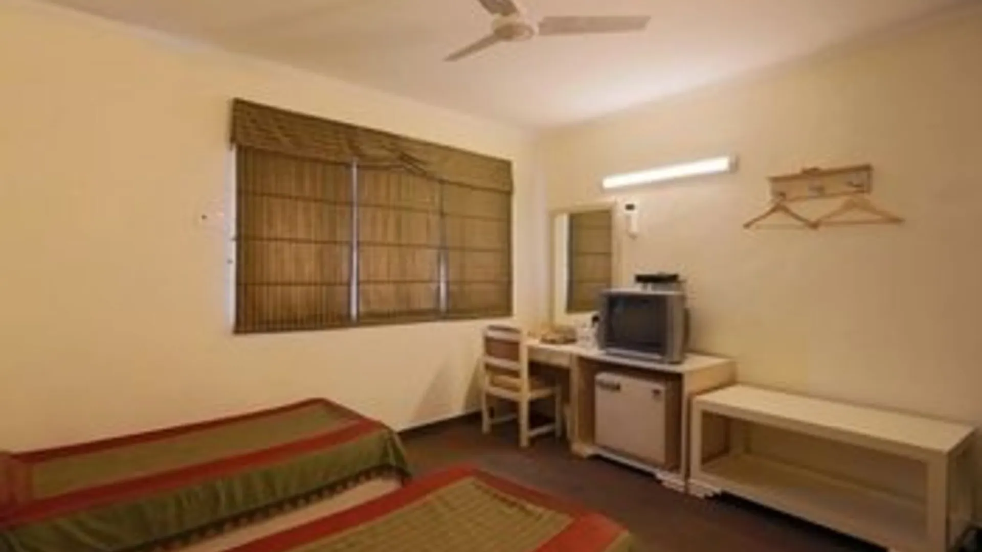 Airport Hotel New Delhi 2*,